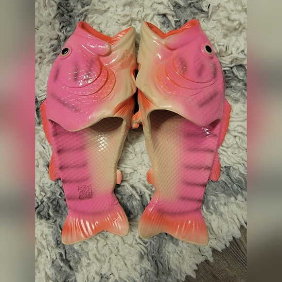 Fishy flops - Picture 1 of 1